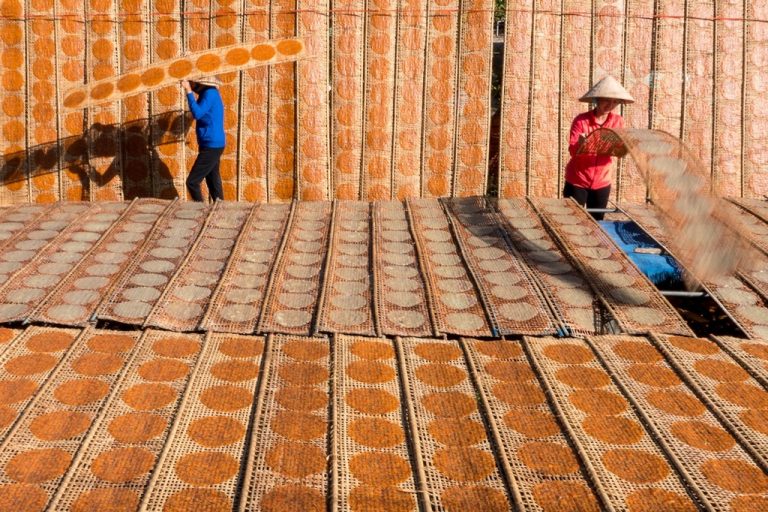 Phơi bánh tráng Trảng Bàng đạt giải ảnh ẩm thực quốc tế