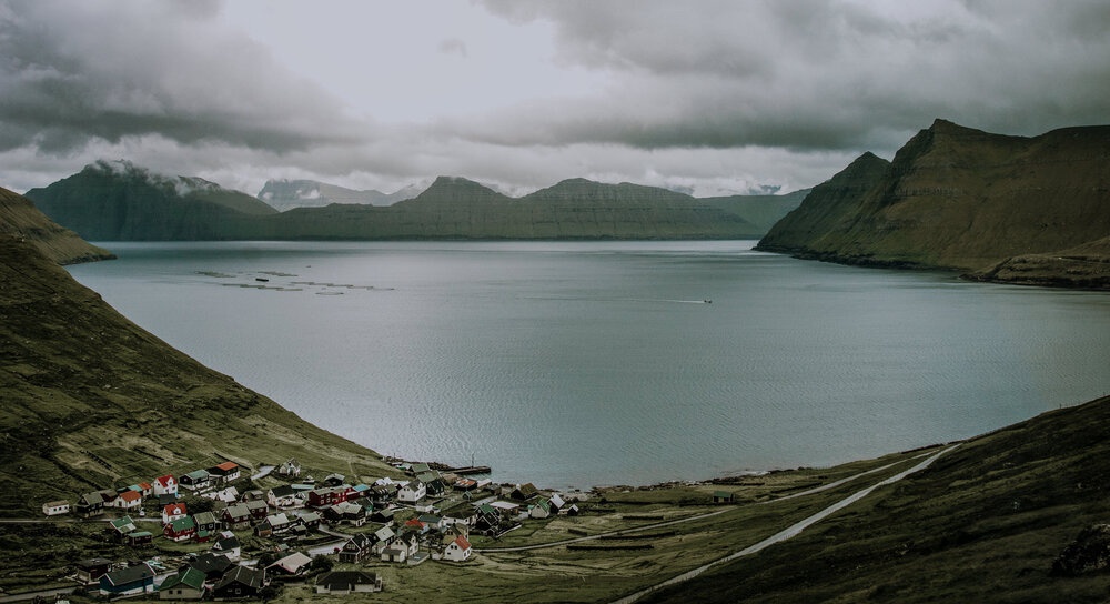 Cuoc song giau co o hon dao quanh nam mua bao hinh anh 1 Tu_Nguyen_Wedding_Faroe_Islands_Elopement_15.jpg