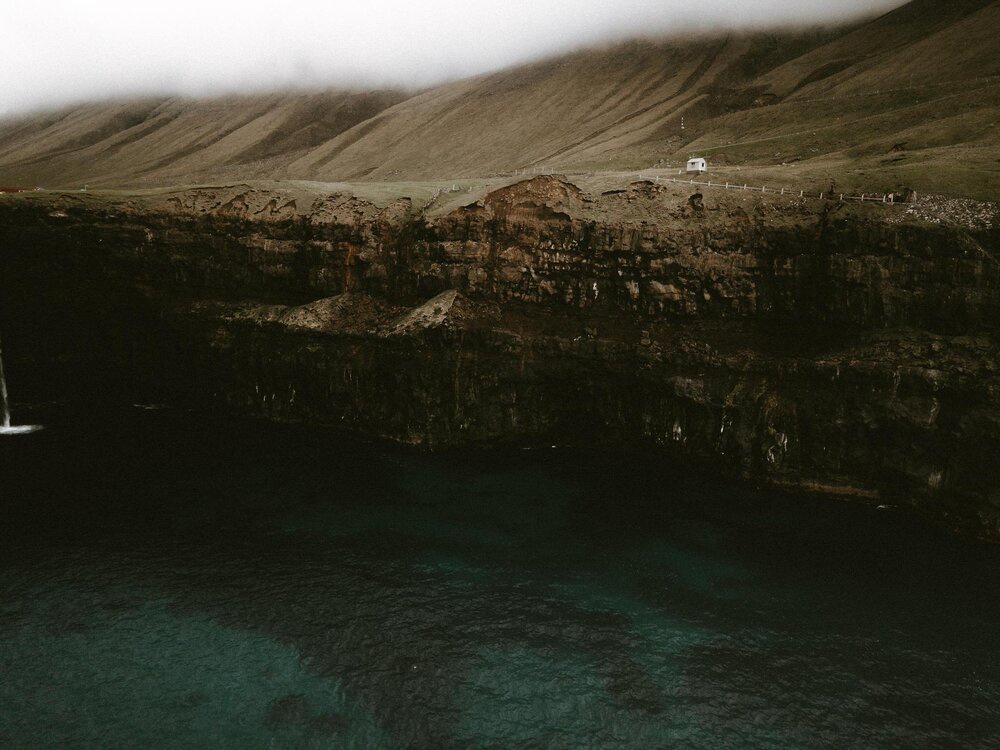 Cuoc song giau co o hon dao quanh nam mua bao hinh anh 18 Tu_Nguyen_Wedding_Faroe_Islands_Elopement_4_1.jpg