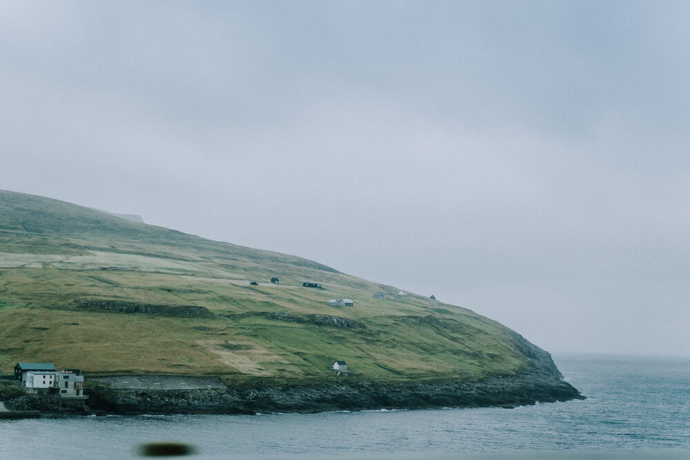 Cuoc song giau co o hon dao quanh nam mua bao hinh anh 24 Tu_Nguyen_Wedding_Faroe_Islands_Elopement_61.jpg