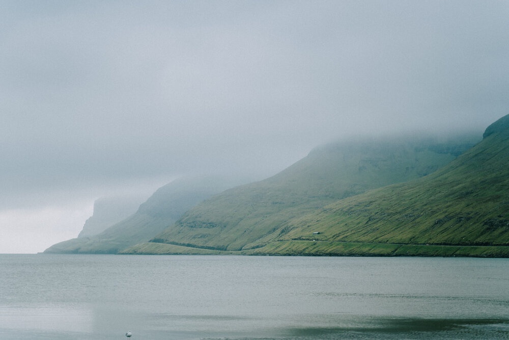 Cuoc song giau co o hon dao quanh nam mua bao hinh anh 23 Tu_Nguyen_Wedding_Faroe_Islands_Elopement_62_1.jpg