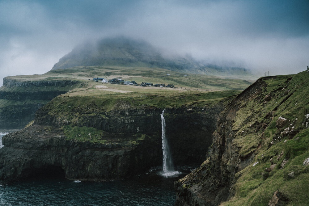 Cuoc song giau co o hon dao quanh nam mua bao hinh anh 20 Tu_Nguyen_Wedding_Faroe_Islands_Elopement_7_2.jpg