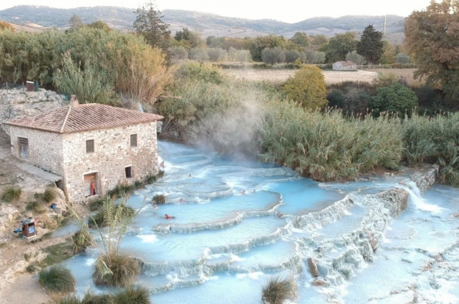 Suối nước nóng bậc thang độc nhất vô nhị ở Italia - 2