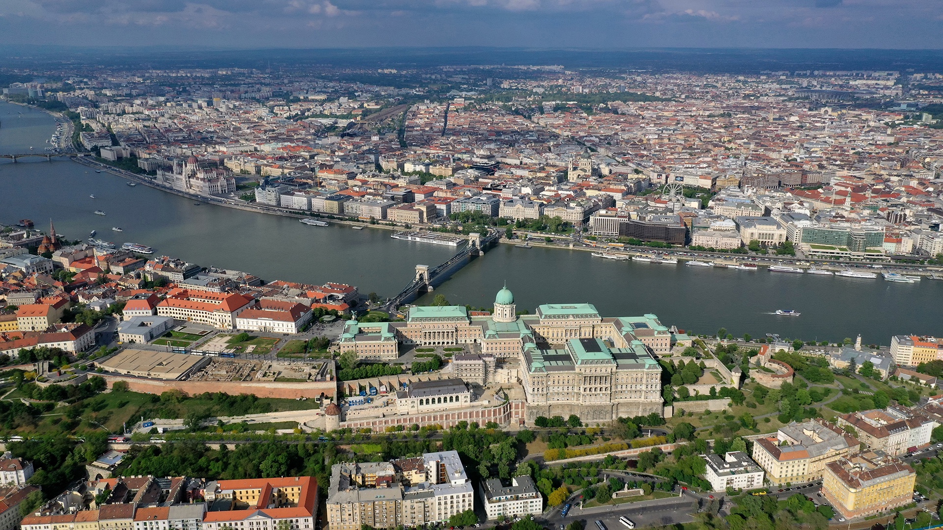 Budapest - thanh pho Dong Au noi ban nen mot lan den hinh anh 1 cau_xich_zing_1_.jpg