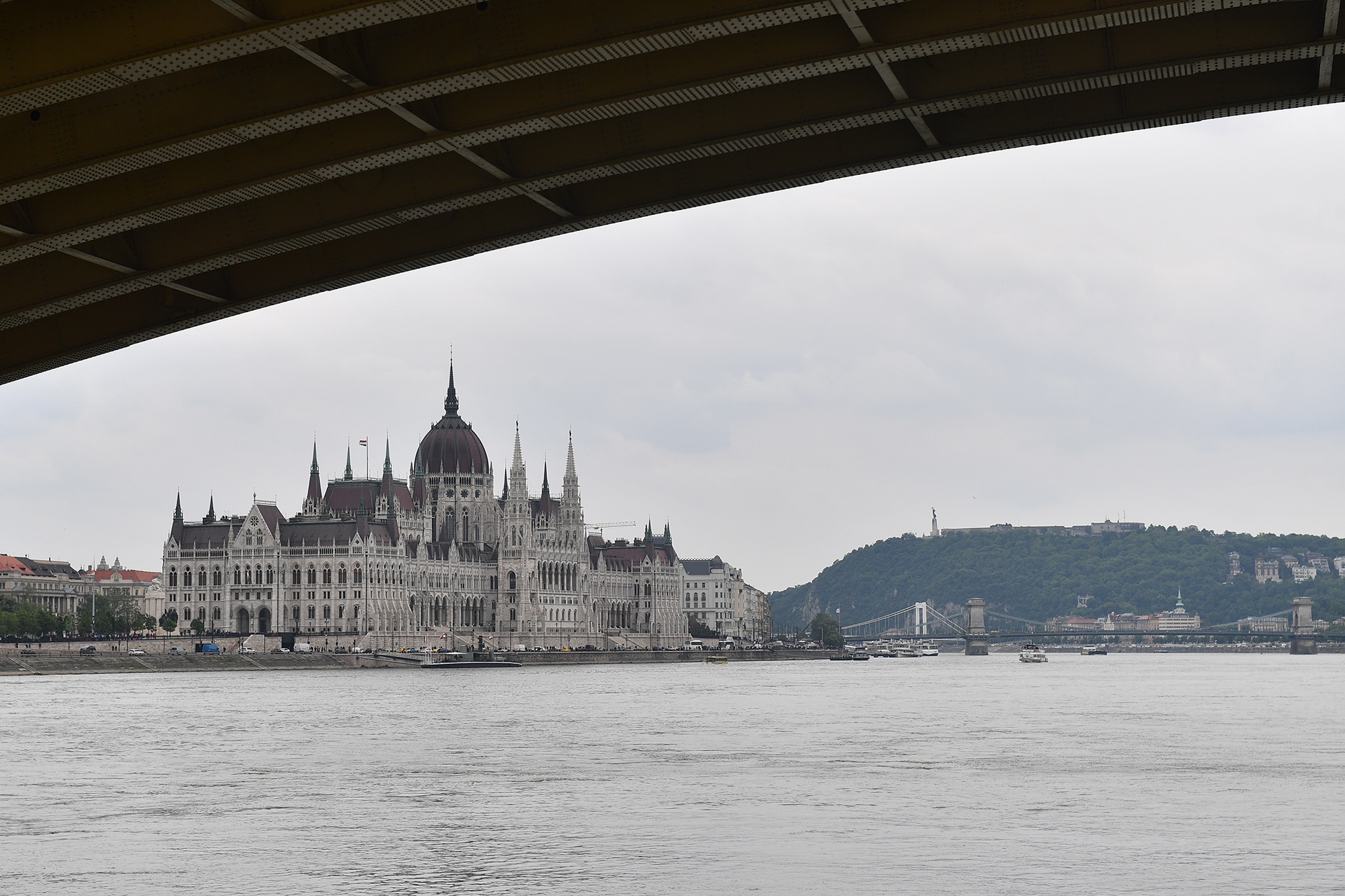 Budapest - thanh pho Dong Au noi ban nen mot lan den hinh anh 5 cau_xich_zing_4_.jpg