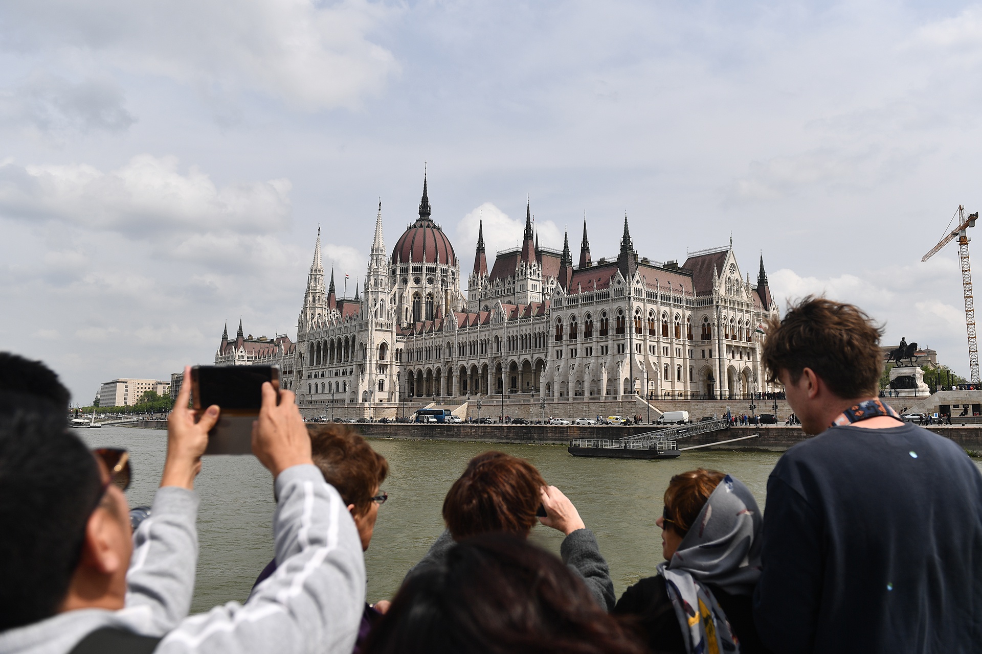 Budapest - thanh pho Dong Au noi ban nen mot lan den hinh anh 18 danube_1_zing_3_.jpg