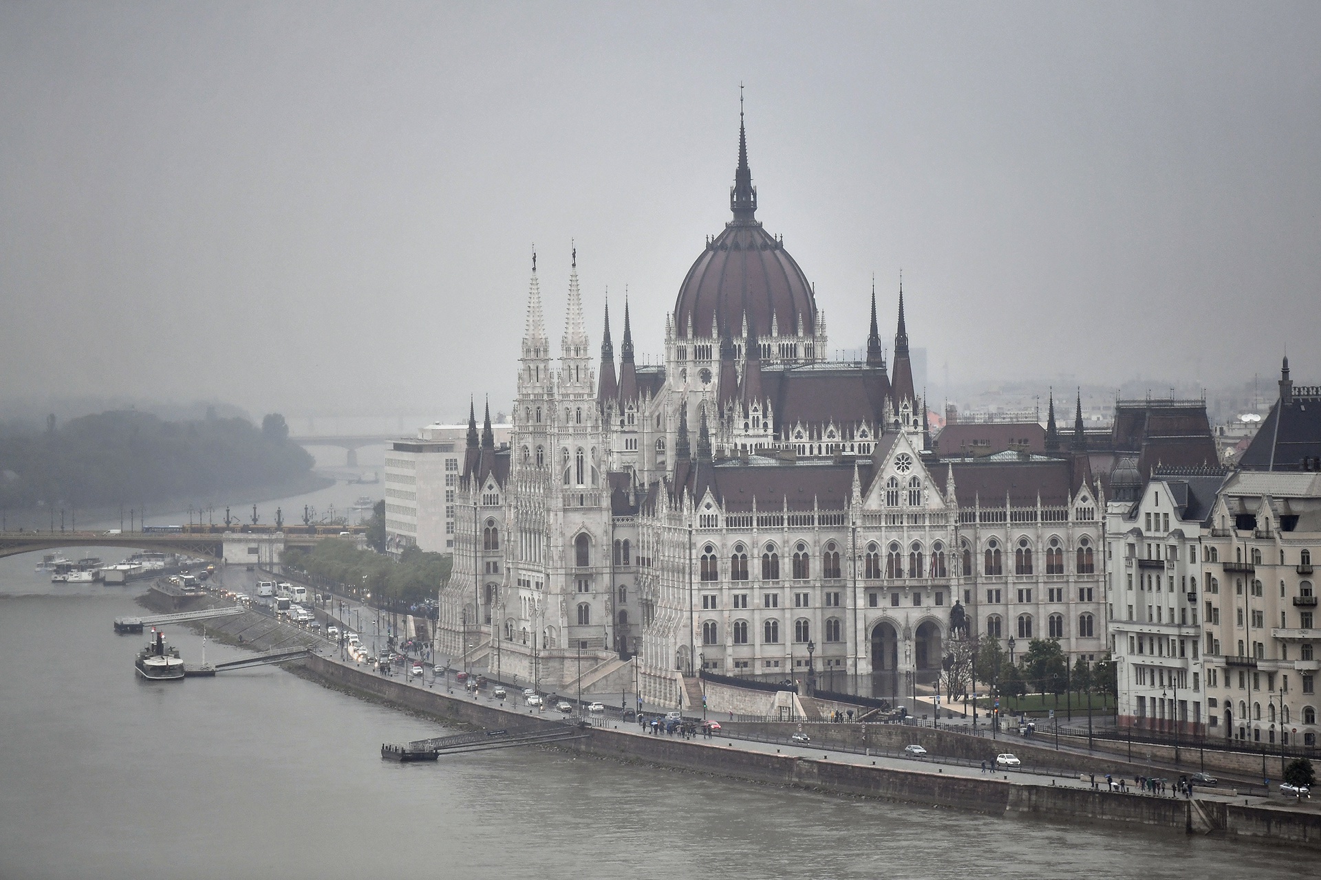 Budapest - thanh pho Dong Au noi ban nen mot lan den hinh anh 20 danube_1_zing_5_.jpg