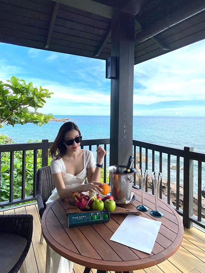 Đỗ Mỹ Linh tận hưởng kỳ nghỉ sang chảnh ở resort 5 sao Nam Nghi Phú Quốc - 3