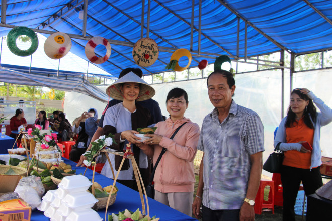 Hàng chục ngàn du khách đến vườn dâu tây “độc nhất vô nhị” ở Cà Mau - 13