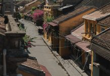 Khung cảnh đối lập giữa Hội An và Đà Nẵng sau dịch Covid-19: Nơi “hồi sinh” nhộn nhịp, nơi vẫn loay hoay kích cầu du lịch Khung cảnh đối lập giữa Hội An và Đà Nẵng sau dịch Covid-19: Nơi hồi sinh nhộn nhịp, nơi vẫn loay hoay kích cầu du lịch - Ảnh 1.