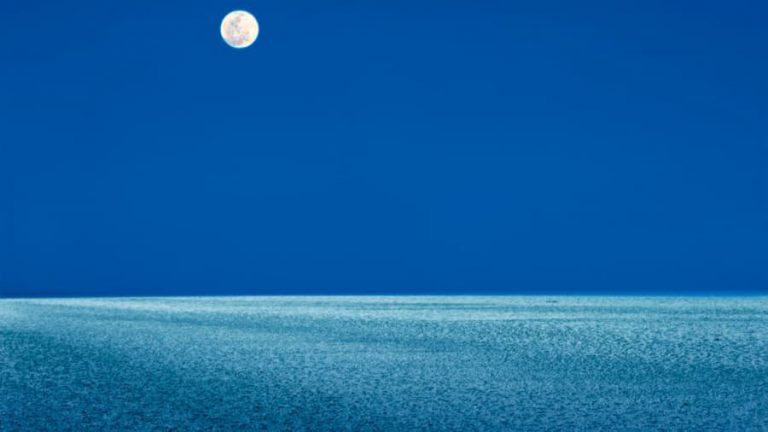 Cuộc sống của những diêm dân trên chảo muối lớn nhất thế giới