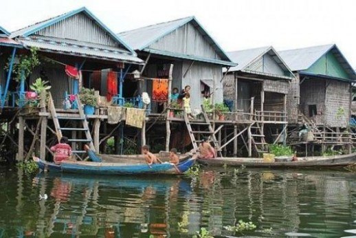 Cuộc sống trên mặt nước tại những ngôi làng nổi kỳ lạ nhất thế giới - 1