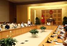 Chuyên gia khuyến nghị người dân hạn chế ra ngoài dien bien dich Covid-19 anh 1