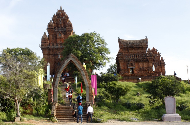 rut kinh nghiem viec to chuc tiec tren thap cham anh 1