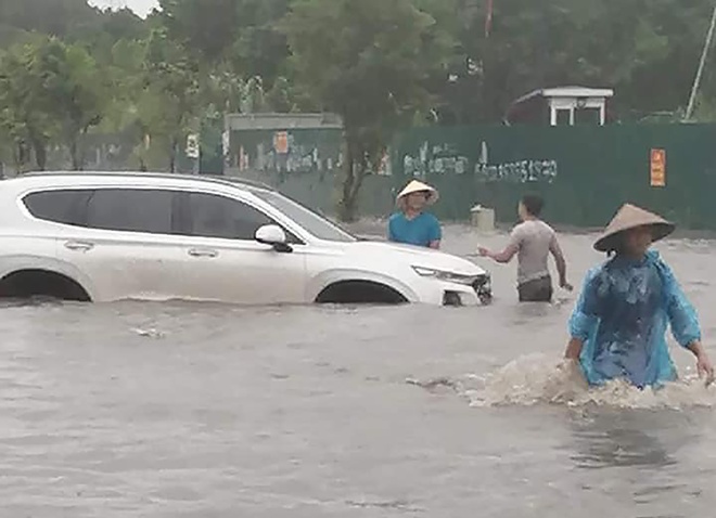 Ha Long chim trong bien nuoc sau tran mua lon anh 8