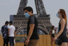 Du khách Anh quay về nước sớm nhằm tránh lệnh cách ly Du khách Anh quay về nước sớm nhằm tránh lệnh cách ly - Ảnh 1.