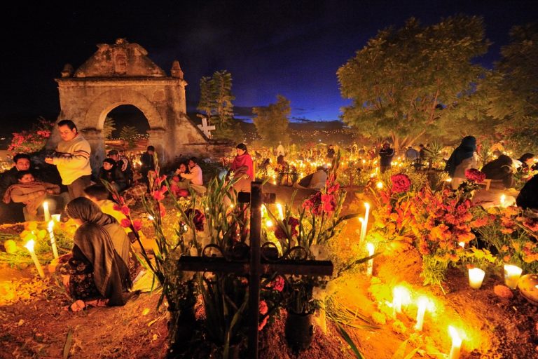 Tục nhảy múa tưởng nhớ người đã khuất ở Mexico Tục nhảy múa tưởng nhớ người đã khuất ở Mexico