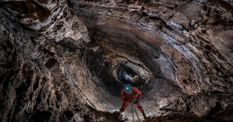 Hang động sâu nhất thế giới