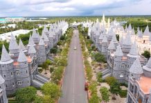 Huyện có 4 thị trấn thuộc tỉnh nào?