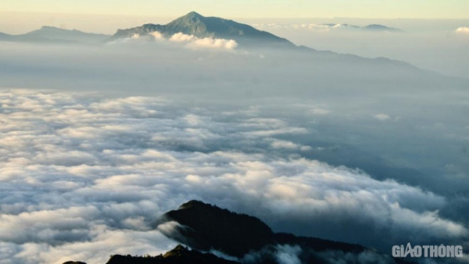 Lên Sapa “săn mây” trên dãy núi Ngũ Chỉ Sơn - 10