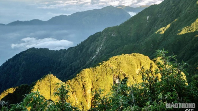 Lên Sapa “săn mây” trên dãy núi Ngũ Chỉ Sơn - 9