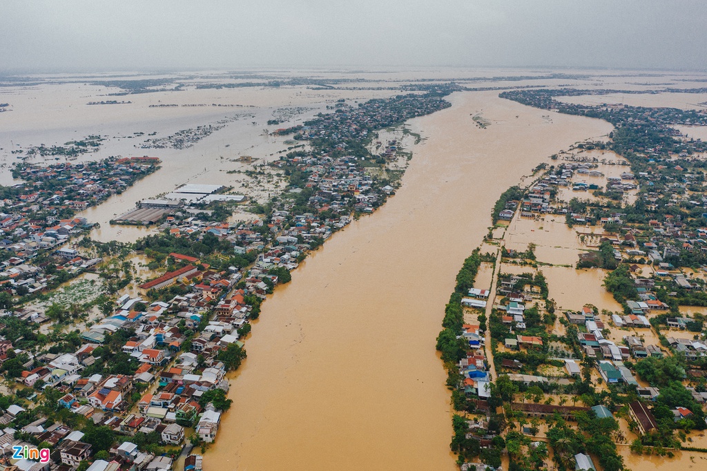 Hue xa lu duong pho ngap lut anh 2