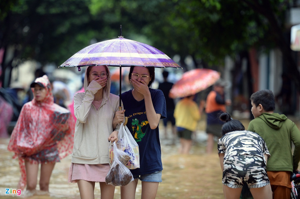 Hue xa lu duong pho ngap lut anh 5