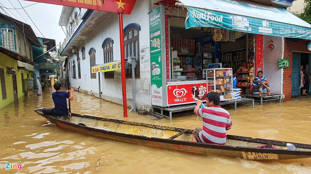 Hue xa lu duong pho ngap lut anh 4