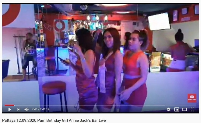 quan bar Pattaya livestream phuc vu khach tu xa anh 1