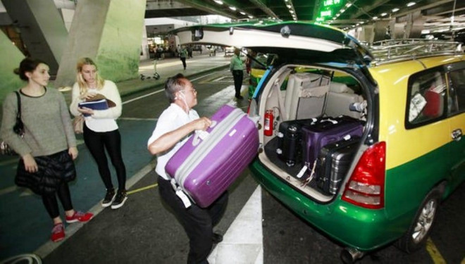 Khách du lịch khi đi taxi ở Bangkok từ nay sẽ phải trả thêm tiền cho cả hành lý Khách du lịch khi đi taxi ở Bangkok từ nay sẽ phải trả thêm tiền cho cả hành lý