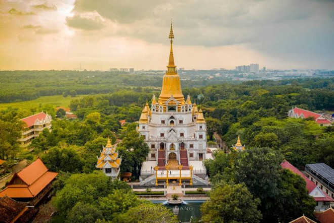 Địa điểm “check-in” cực đẹp của giới trẻ Sài Gòn: Ngôi chùa có bảo tháp cao nhất Việt Nam - 1