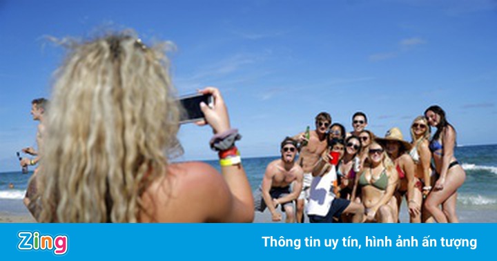 Châu Âu bị Covid-19 ‘nuốt chửng’ vì mở cửa đón khách du lịch