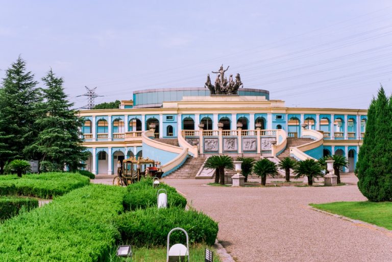 Chỉ cần tới Trung Quốc, bạn có thể check-in cả thế giới