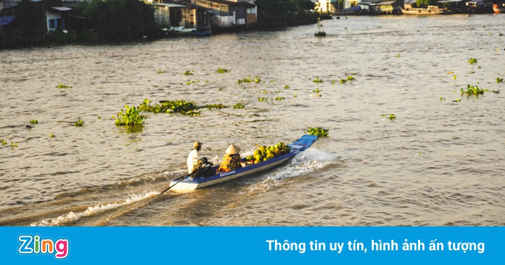 Ngắm bình minh trên chợ nổi ở Hậu Giang