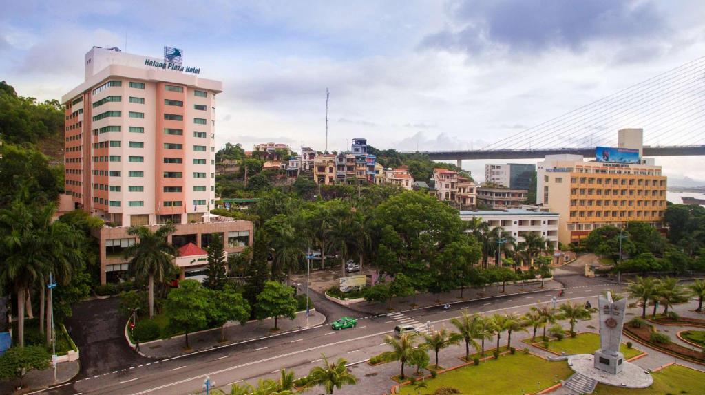 khách sạn hạ long plaza