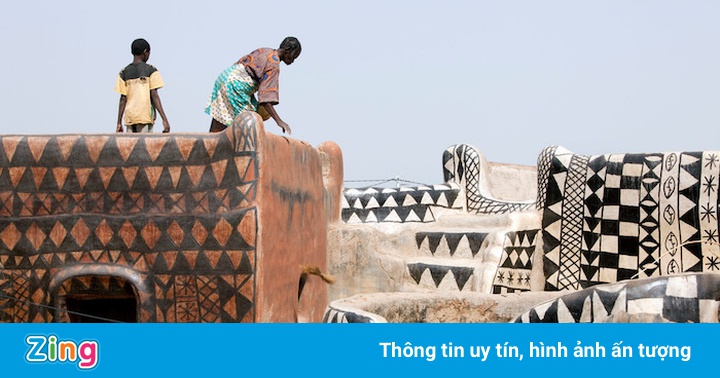Ngôi làng lưu giữ văn hóa trên từng bức tường