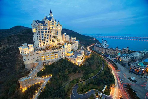 Những tòa lâu đài xa hoa mọc lên khắp Trung Quốc - 4
