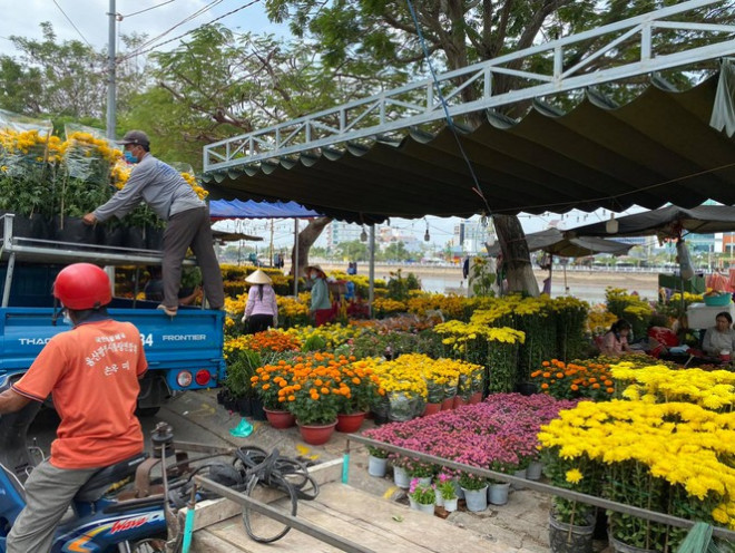 Tạm gác những âu lo, khắp nơi trên cả nước đều tràn ngập niềm vui "chở Tết về nhà" - 6