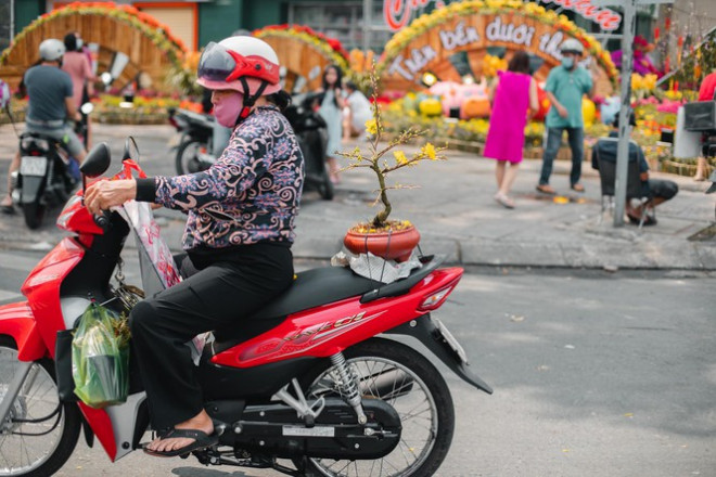 Tạm gác những âu lo, khắp nơi trên cả nước đều tràn ngập niềm vui "chở Tết về nhà" - 9