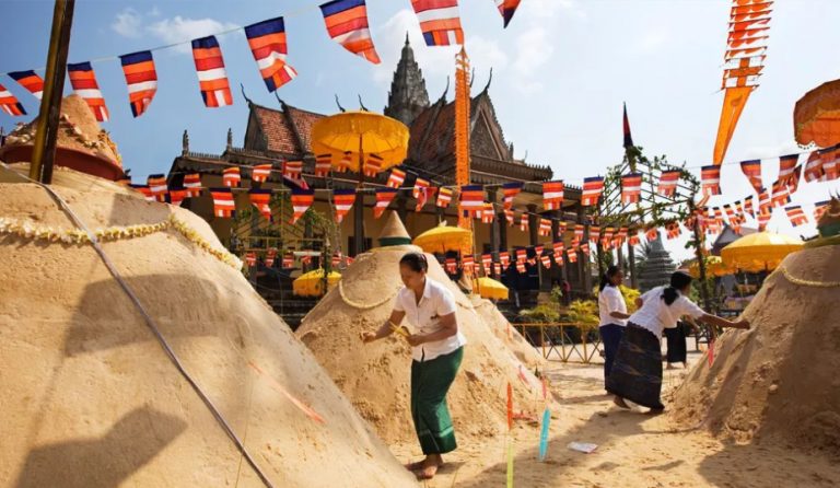 Tết Campuchia có gì lạ?