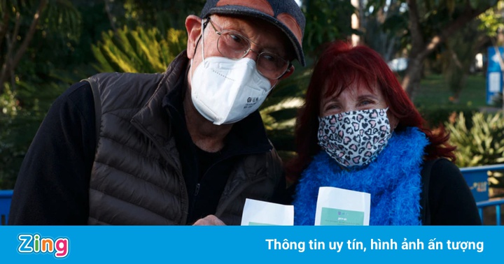Thẻ xanh vaccine Covid-19 gây tranh cãi
