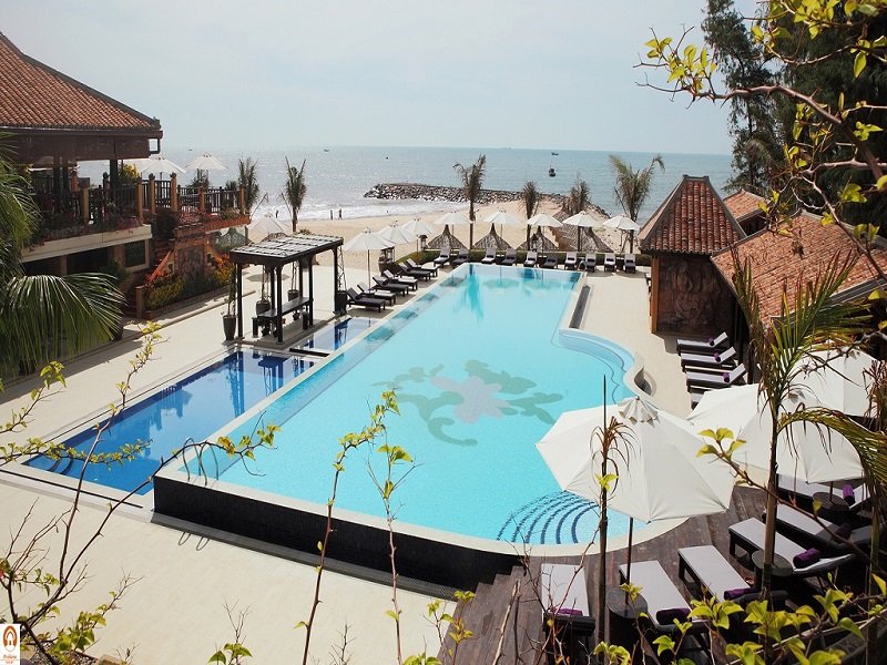 bể bơi Poshanu Resort