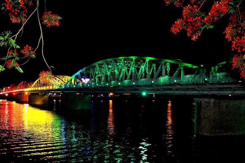 cầu trường tiền