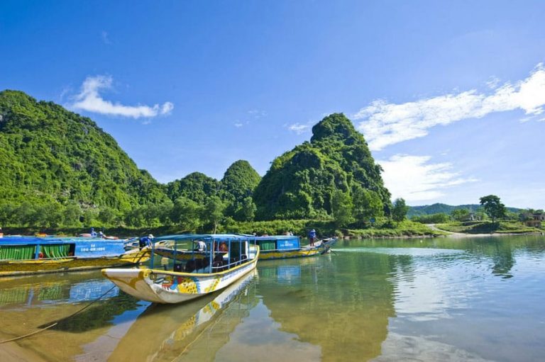 Đặt Vé Máy Bay Sài Gòn Đồng Hới Khám Phá Thiên Nhiên Hùng Vĩ