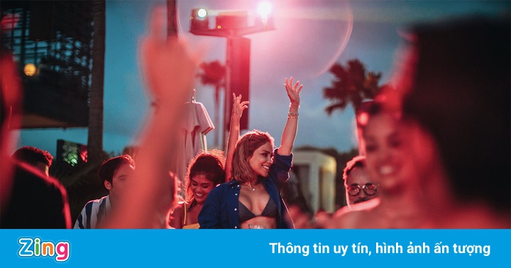 Nhà giàu Thái Lan trả giá đắt vì tiệc tùng giữa dịch Nhà giàu Thái Lan trả giá đắt vì tiệc tùng giữa dịch