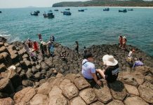 Khách rầm rập đặt tour đi nghỉ lễ 30/4 – 1/5, nhiều khách sạn “cháy” phòng Khách rầm rập đặt tour đi nghỉ lễ 30/4 - 1/5, nhiều khách sạn cháy phòng - Ảnh 1.