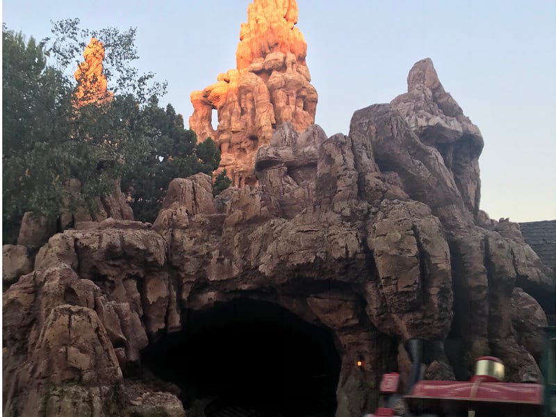 10 bí mật về những điểm tham quan nổi tiếng nhất của Disneyland - 3