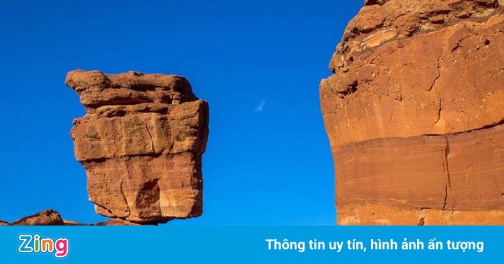 7 tảng đá khổng lồ chênh vênh như sắp rơi 7 tảng đá khổng lồ chênh vênh như sắp rơi