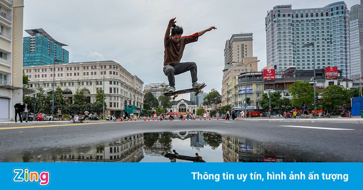 Đường Lê Lợi thành điểm trượt ván mới của giới trẻ TP.HCM Đường Lê Lợi thành điểm trượt ván mới của giới trẻ TP.HCM
