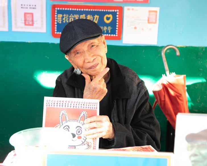 Muốn cứu ngôi làng khỏi bị phá dỡ, người đàn ông biến nơi này thành thiên đường cầu vồng - 11